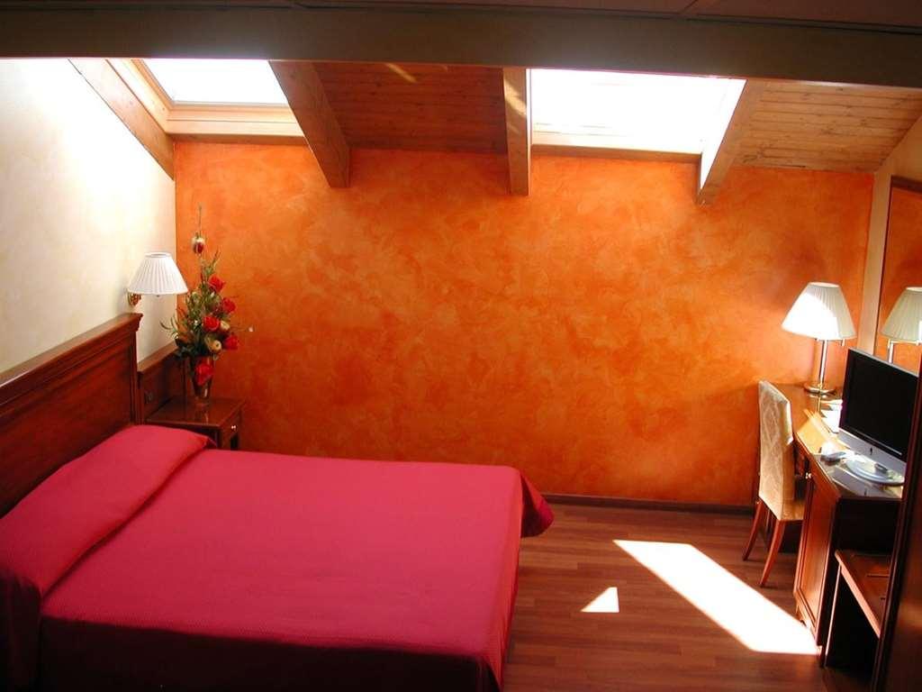 Hotel Vazzana Volpiano Habitación foto