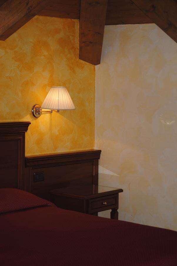 Hotel Vazzana Volpiano Habitación foto